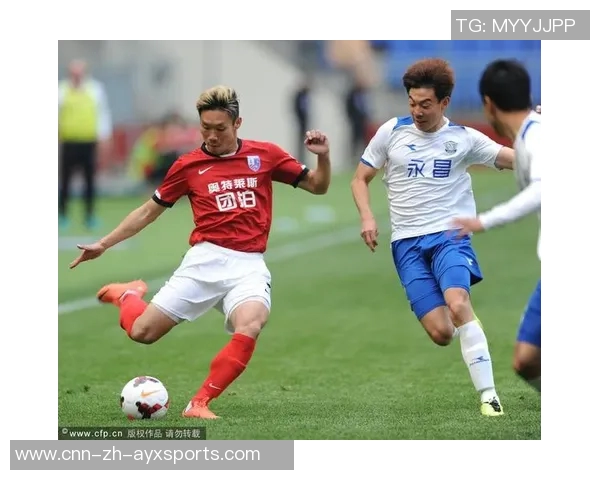 杨立瑜遭球迷怒斥：何必与阿猫阿狗争执真该给球迷竖中指